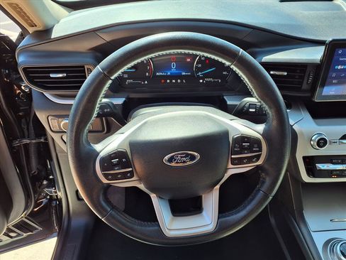 Used 2022 Ford Explorer XLT image 14