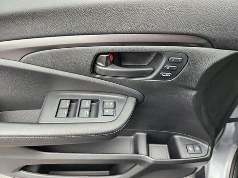 Certified 2025 Honda Passport EX-L image 16