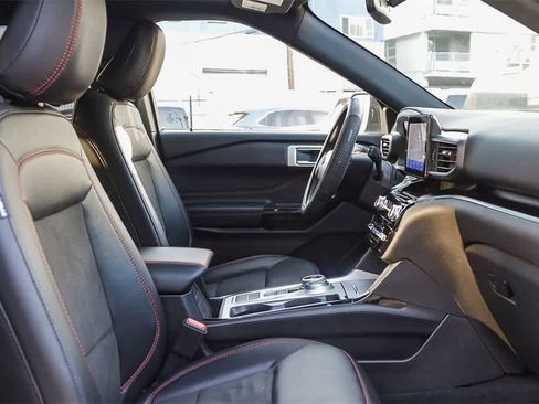 New 2023 Ford Explorer ST-Line w/ Class IV Trailer Tow Package image 16