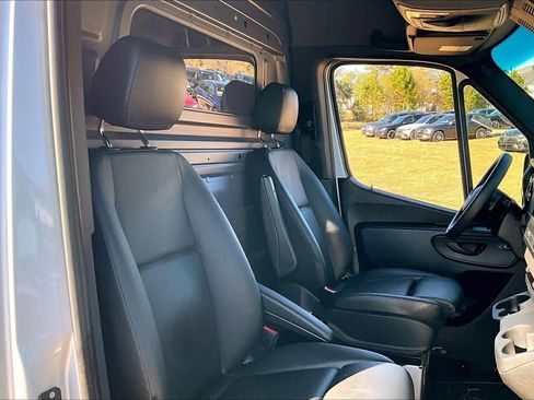 Used 2024 Mercedes-Benz Sprinter 2500 image 7