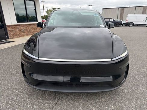 Used 2026 Tesla Model Y 2WD image 9