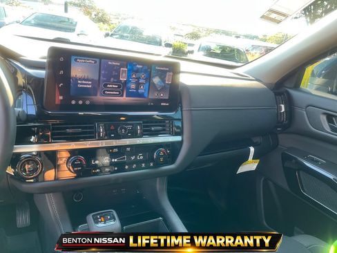 Used 2026 Nissan Pathfinder SV AWD/4WD image 15