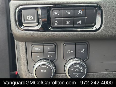Used 2025 GMC Yukon XL Denali AWD/4WD image 21