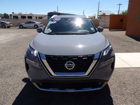 Used 2021 Nissan Rogue Platinum image 3