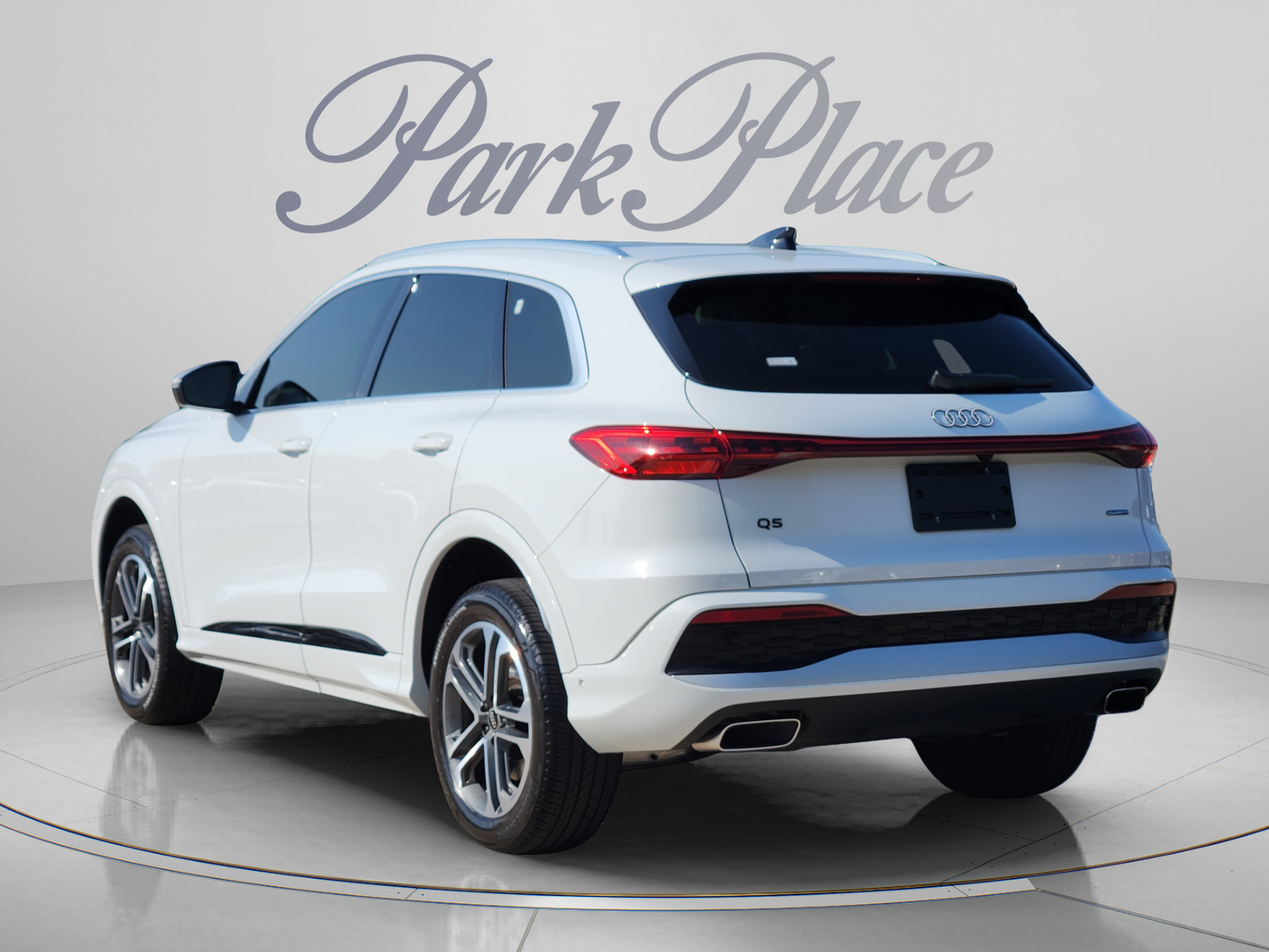 Used 2025 Audi Q5 Premium AWD/4WD image 3
