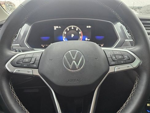 Used 2022 Volkswagen Tiguan SE image 17