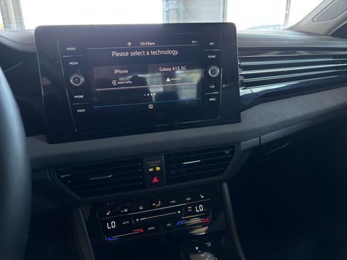 Used 2025 Volkswagen Jetta SE image 21