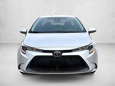 Used 2022 Toyota Corolla LE image 3