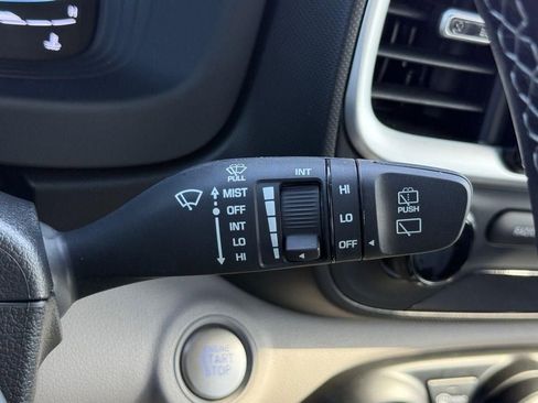 Used 2024 Hyundai Venue SEL image 23