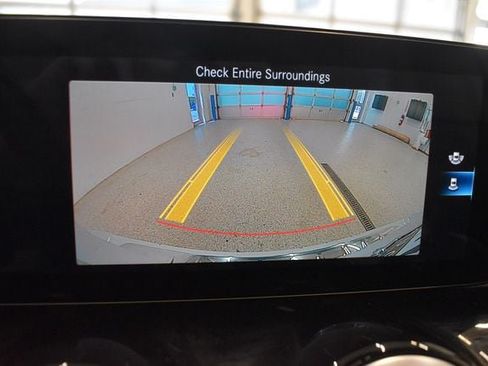Used 2022 Mercedes-Benz GLB 250 4MATIC image 28
