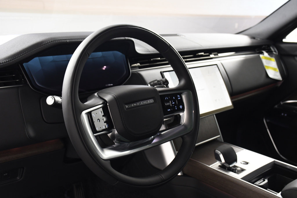 New 2026 Land Rover Range Rover Long Wheelbase SE AWD/4WD image 13