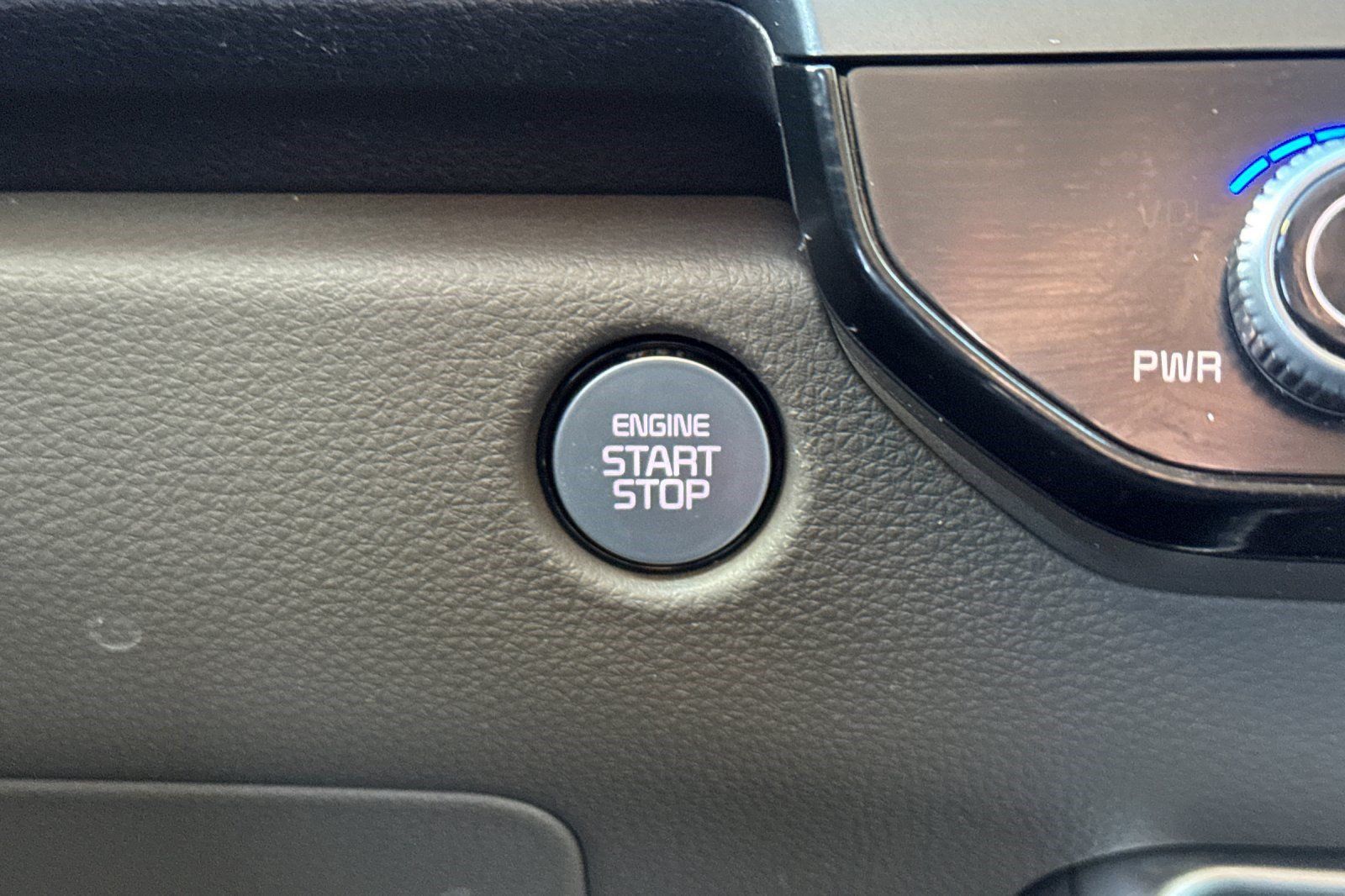 Used 2026 Kia Carnival FWD image 16