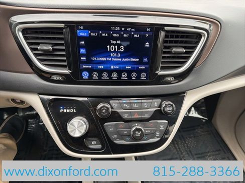 Used 2017 Chrysler Pacifica Touring-L Plus w/ Advanced Safetytec Group image 10