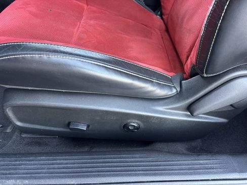 Used 2015 Dodge Challenger SRT image 18