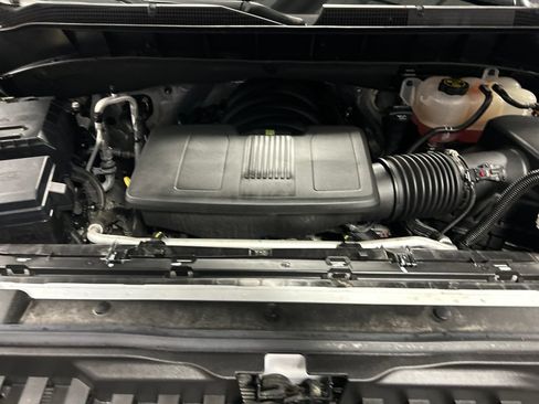 Used 2022 Chevrolet Silverado 1500 LT AWD/4WD image 26