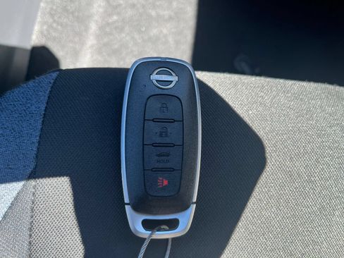 Used 2025 Nissan Versa SV FWD image 21