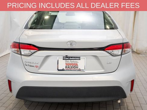 Used 2025 Toyota Corolla LE FWD image 4