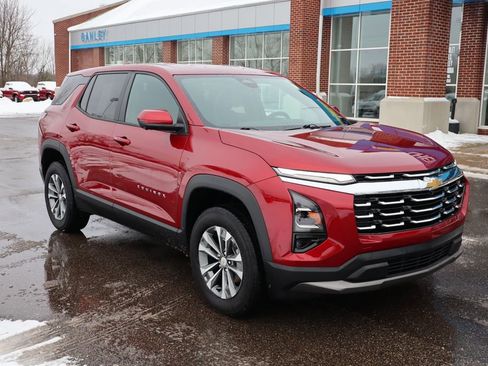 Used 2025 Chevrolet Equinox LT w/ Safety and Technology Package image 2