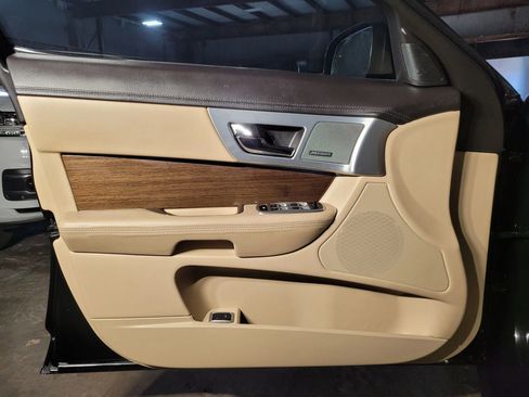 Used 2013 Jaguar XF 3.0 image 16