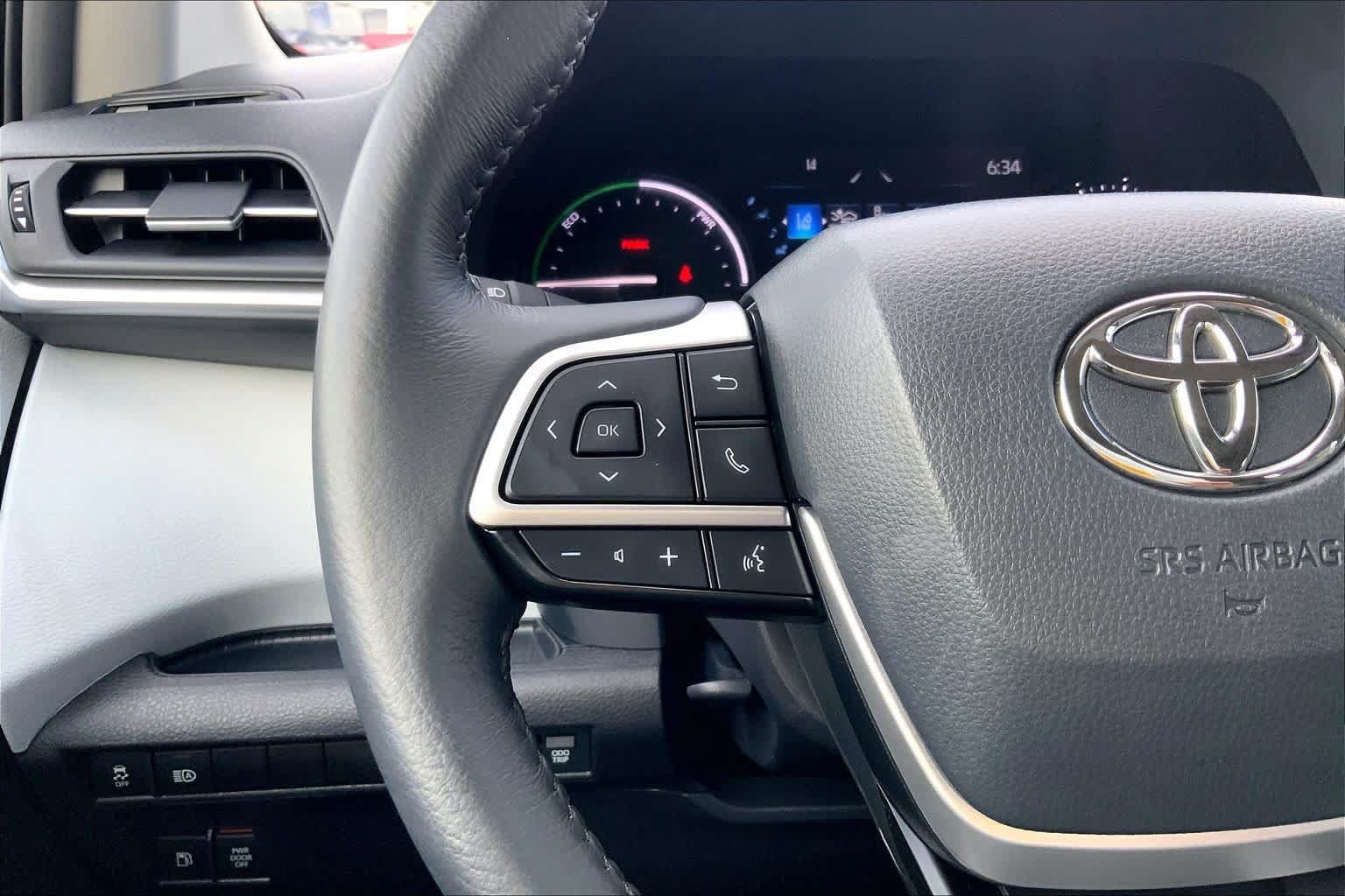 Certified 2025 Toyota Sienna XLE FWD image 23