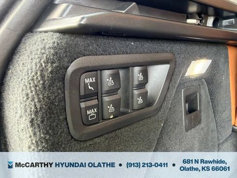 Used 2021 BMW X7 xDrive40i w/ Executive Package 2 AWD/4WD image 25