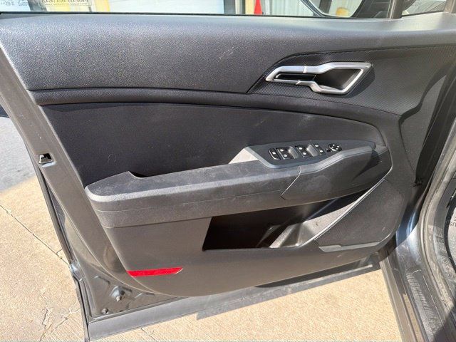Used 2024 Kia Sportage LX FWD image 17