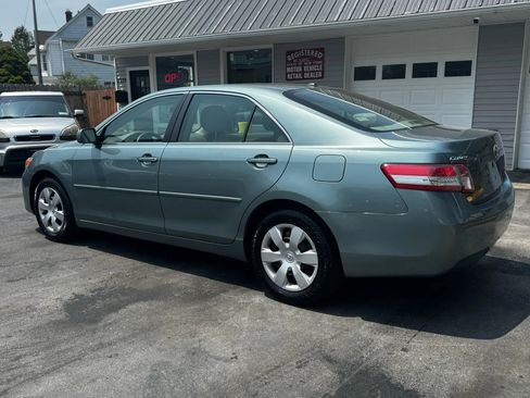 Used 2010 Toyota Camry LE image 5