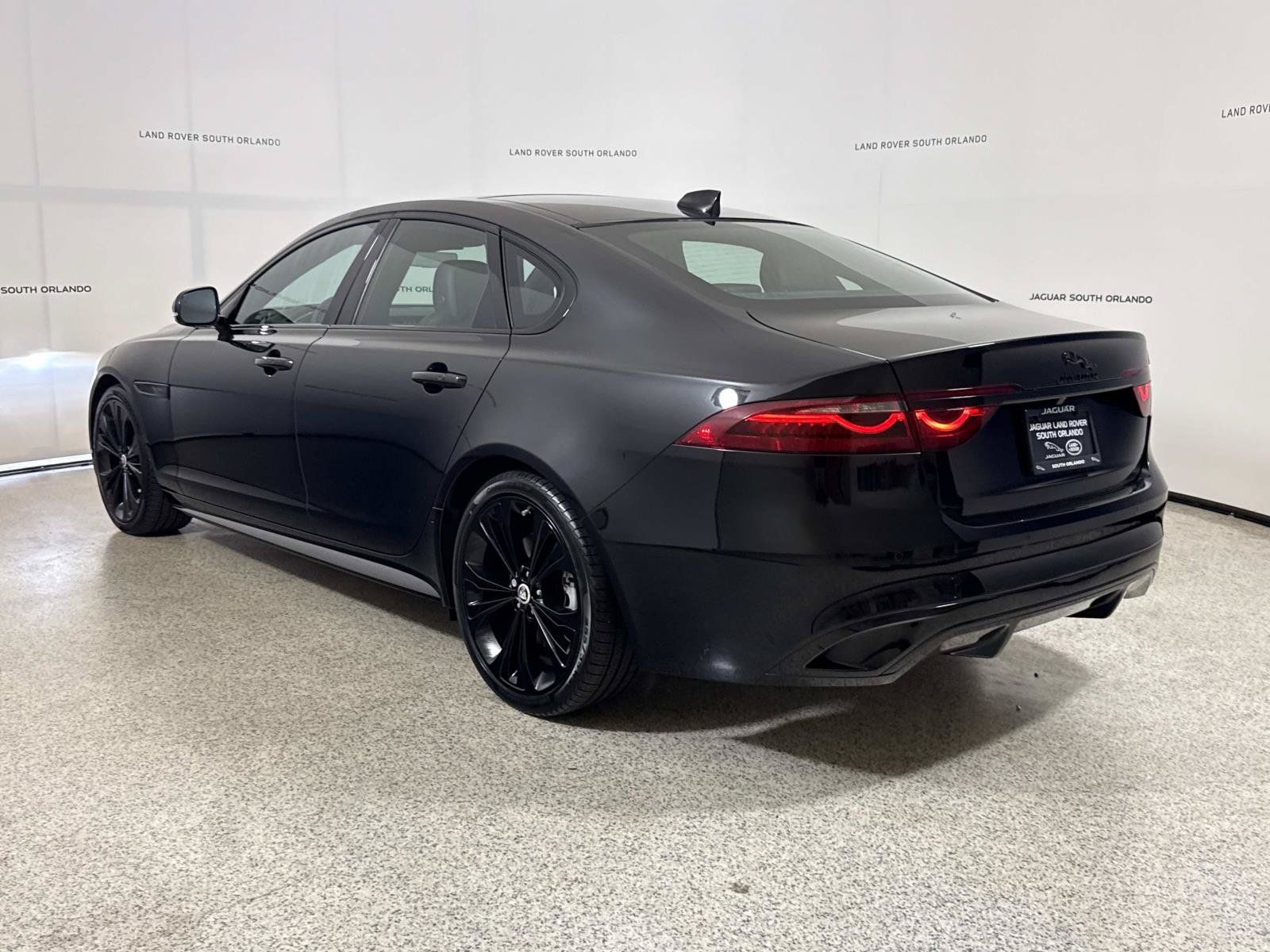 Certified 2024 Jaguar XF R-Dynamic SE AWD/4WD image 3