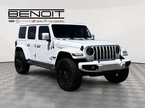Used 2022 Jeep Wrangler Unlimited Sahara AWD/4WD image 3