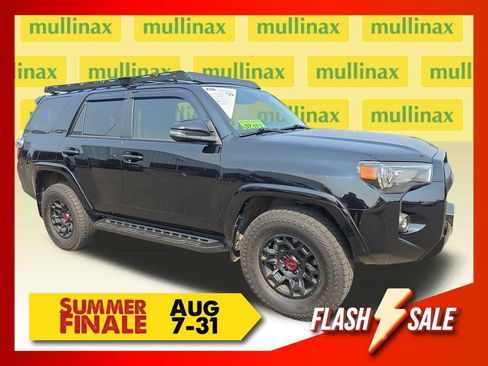 Used 2022 Toyota 4Runner SR5 Premium w/ Moonroof Package AWD/4WD image 1