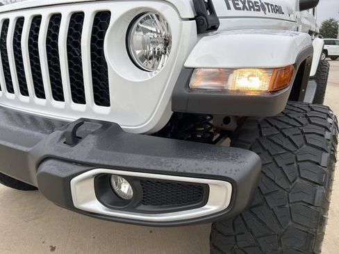 Used 2022 Jeep Gladiator Sport image 4