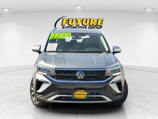 Used 2024 Volkswagen Taos SE FWD image 2