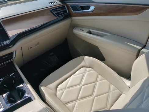 Certified 2024 Volkswagen Atlas SE FWD image 17