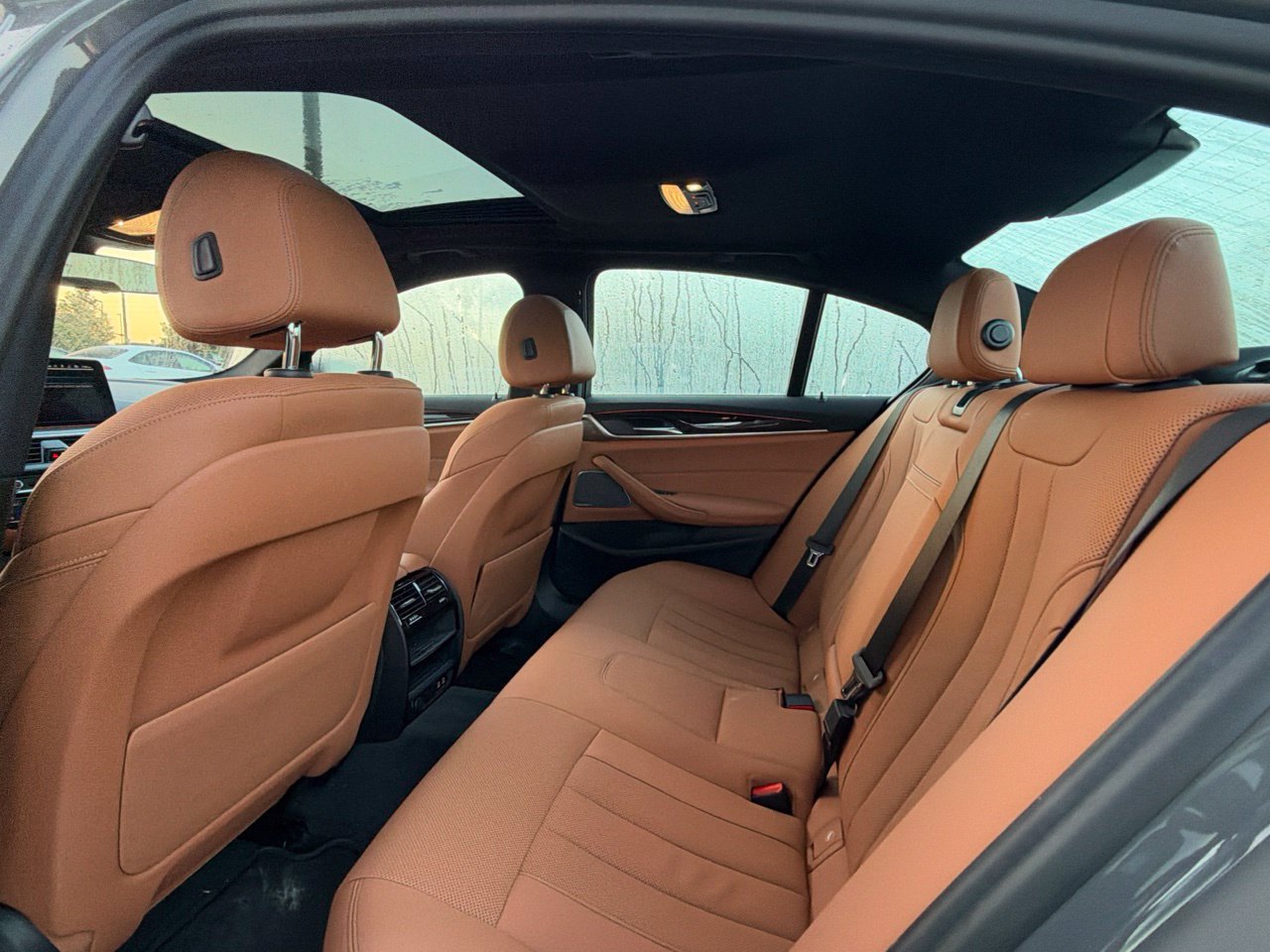 Used 2022 BMW 530e w/ Premium Package RWD image 9
