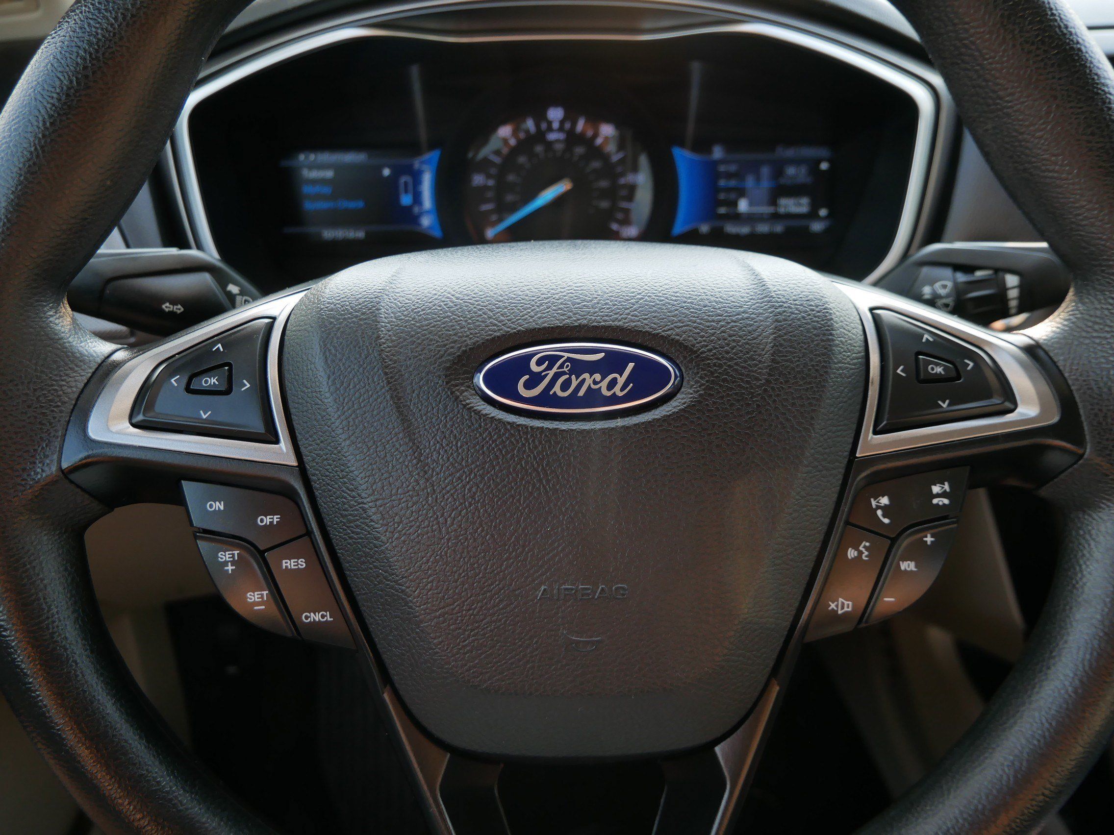 Used 2017 Ford Fusion SE FWD image 25
