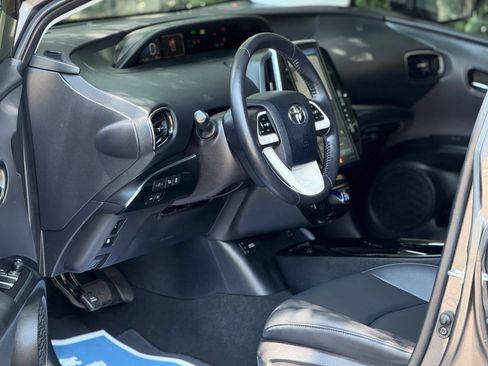 Used 2019 Toyota Prius Prime Advanced w/ Carpet Mat Package FWD image 9