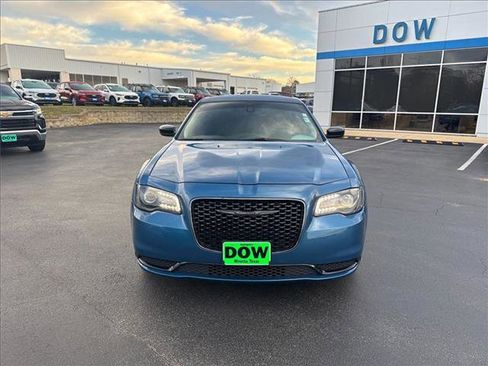 Used 2023 Chrysler 300 Touring w/ Sport Appearance Package image 3