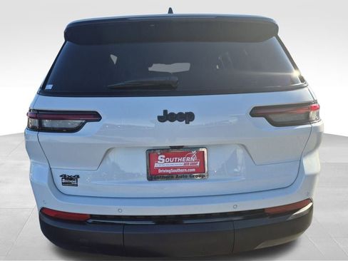 Used 2025 Jeep Grand Cherokee L Laredo image 4