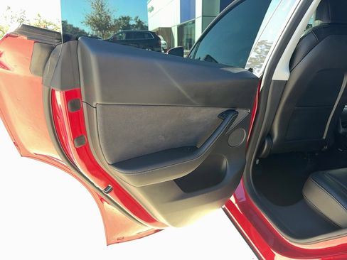 Used 2022 Tesla Model Y Performance image 15