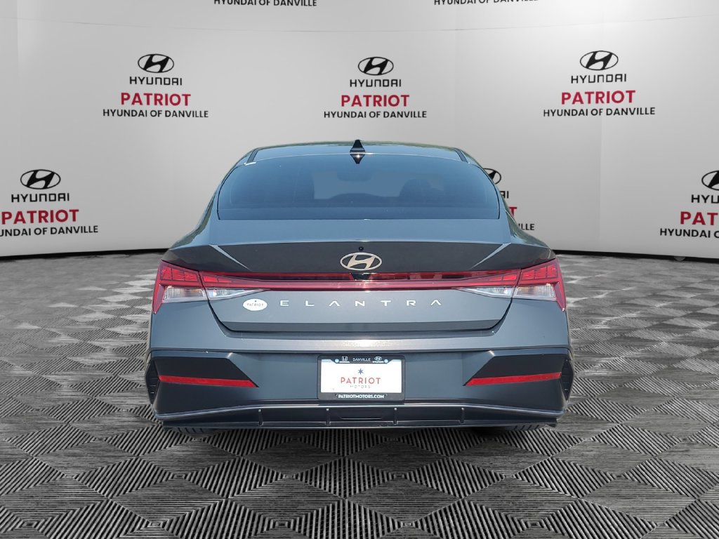 Used 2024 Hyundai Elantra SEL w/ Convenience Package FWD image 4