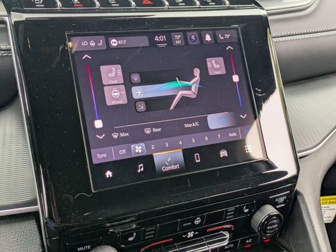 New 2025 Jeep Grand Cherokee Altitude image 20