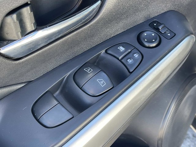 Used 2020 Nissan Kicks SR w/ SR Premium Package FWD image 26