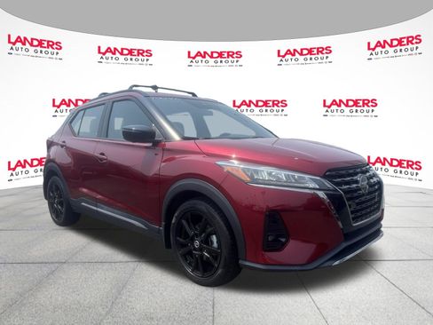 Used 2021 Nissan Kicks SR w/ SR Premium Package FWD image 1