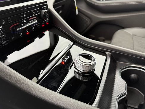 New 2025 Jeep Grand Cherokee Altitude image 24