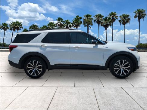 Used 2023 Ford Explorer ST-Line w/ Class IV Trailer Tow Package RWD image 9