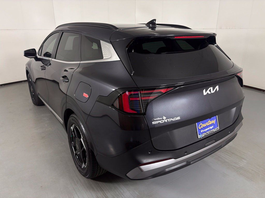 Used 2026 Kia Sportage EX w/ EX Panorama Roof Package FWD image 6