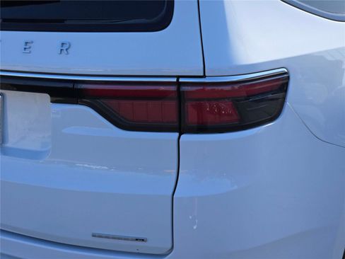 Used 2024 Jeep Wagoneer Series III w/ Premium Group I image 18