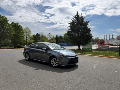 Used 2022 Toyota Corolla LE image 2