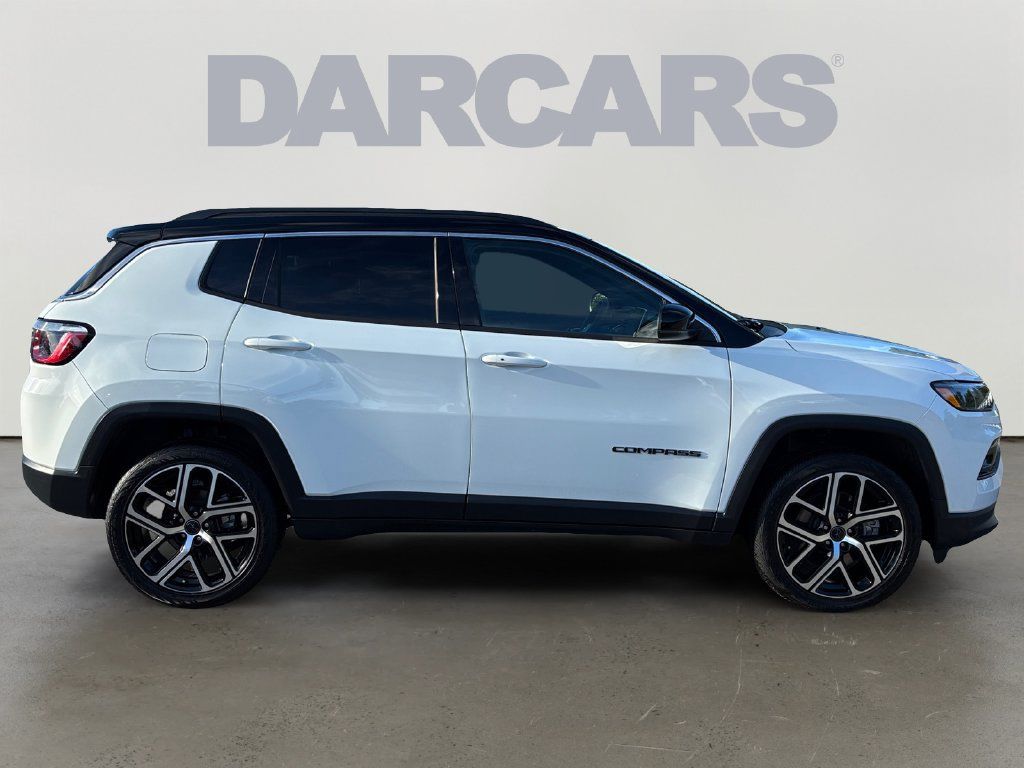 Used 2025 Jeep Compass Limited AWD/4WD image 8