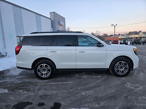 Certified 2025 Ford Expedition Active image 4